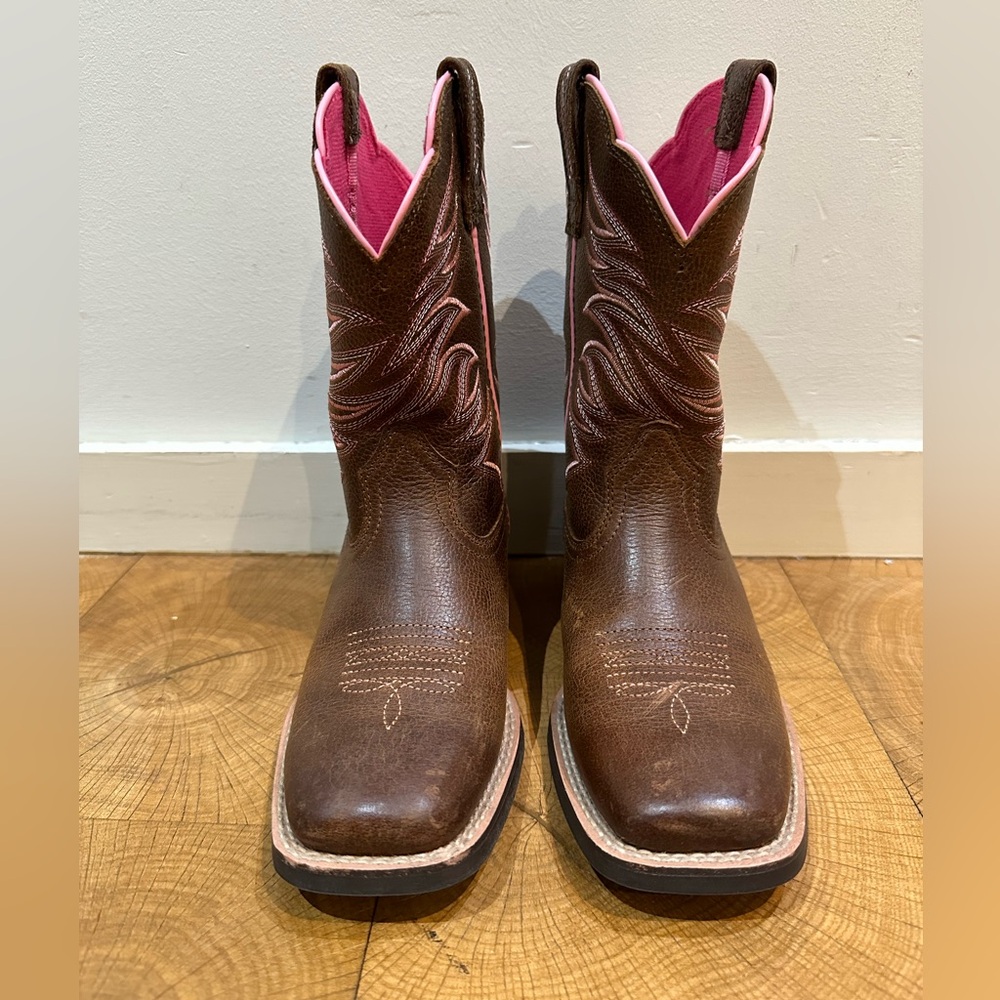 Girls brown and pink leather cowboy boots.